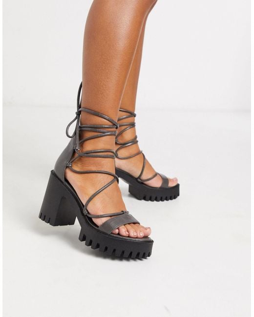 Public Desire Gray – roxanne – e plateau-sandalen mit knöchelschnürung, blockabsatz und profilsohle
