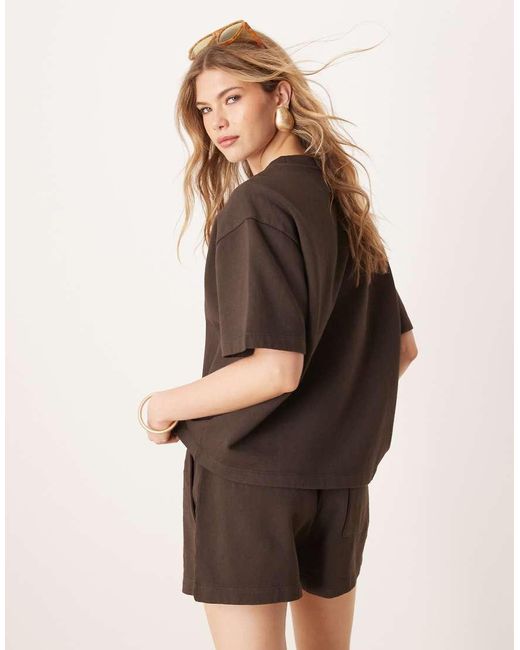 Maglietta Felpata Squadrata Cioccolato di ASOS in Brown
