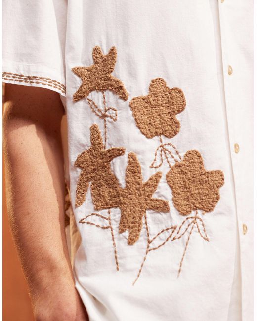 Chemise décontractée avec col à revers et bordures et fleurs appliquées brodées ASOS pour homme en coloris Brown