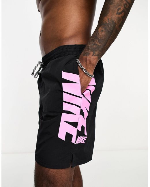 Icon - pantaloncini da bagno stile volley da 7" neri con grafica di Nike in Black da Uomo