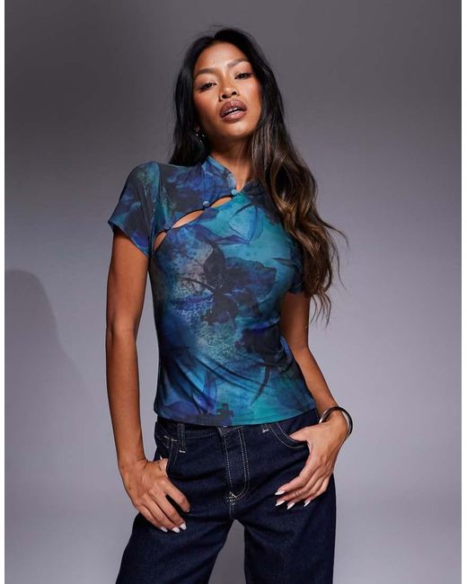Top A Maniche Corte Aderente Con Stampa A Fiori Blu E Dettaglio Con Bottoni E Asole di ASOS in Blue