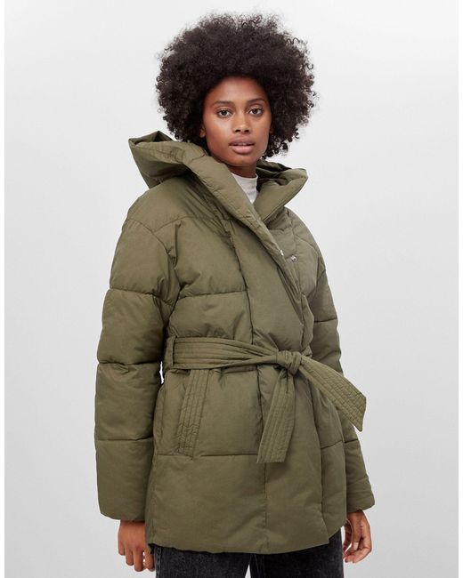 Bershka Belted Padded Puffer Jacket With Hood in Green | Lyst UK