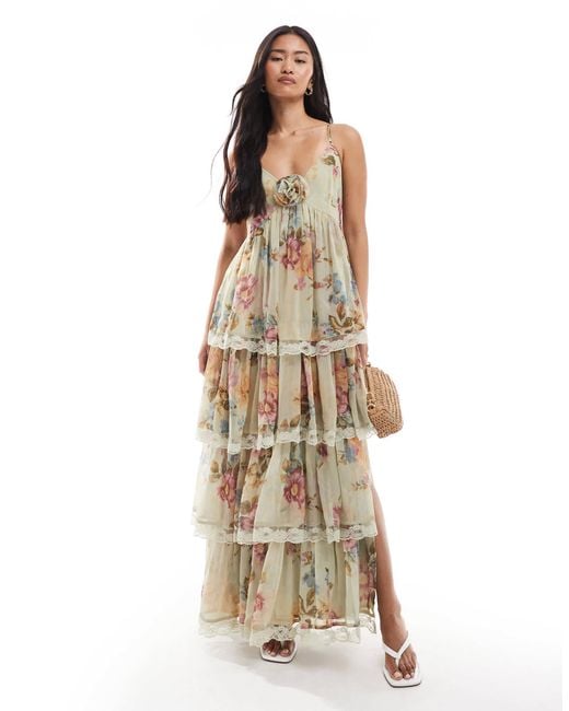 Race day - robe longue en mousseline à volants étagés avec imprimé fleurs Miss Selfridge en coloris Natural