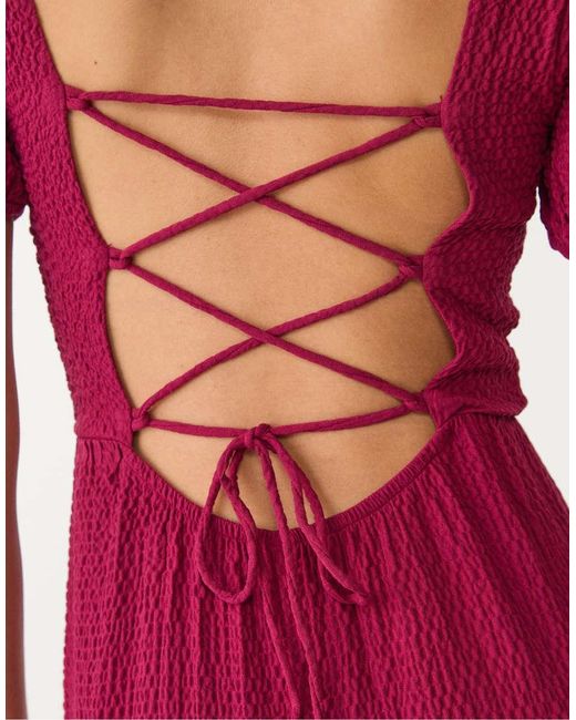 Stradivarius Sierlijke Maxi Jurk Met Gekruiste Achterkant in het Red