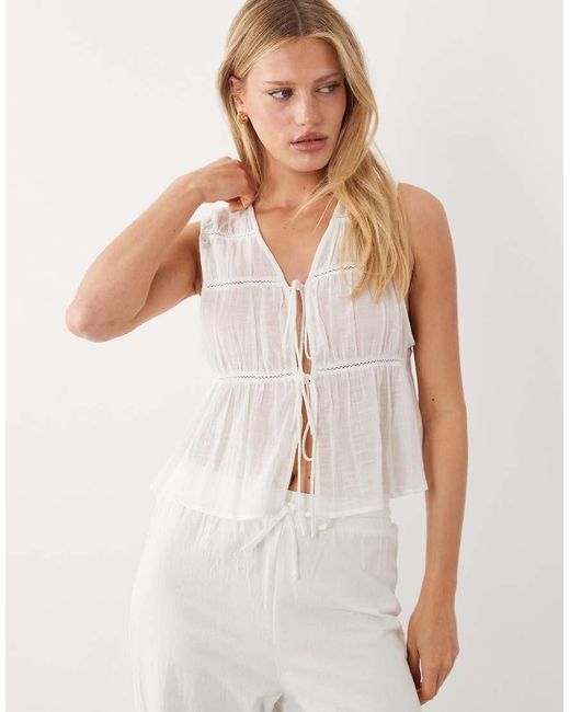 Calypso di ASOS in White