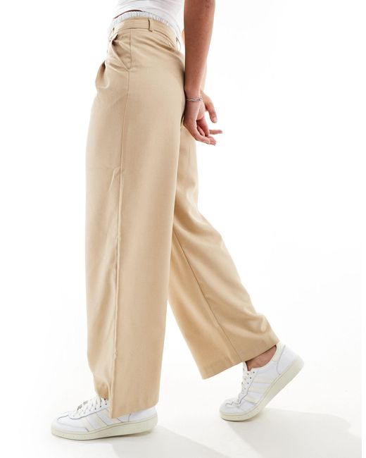 Pantaloni color cammello a fondo ampio con fascia di Miss Selfridge in Natural
