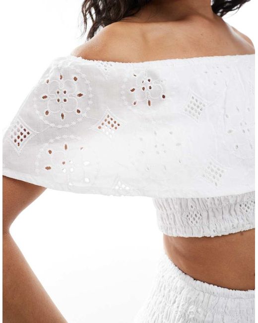 Top Corto Playero Con Escote Bardot Y Bordado Inglés Exclusivo De Esmee esmé studios de color White