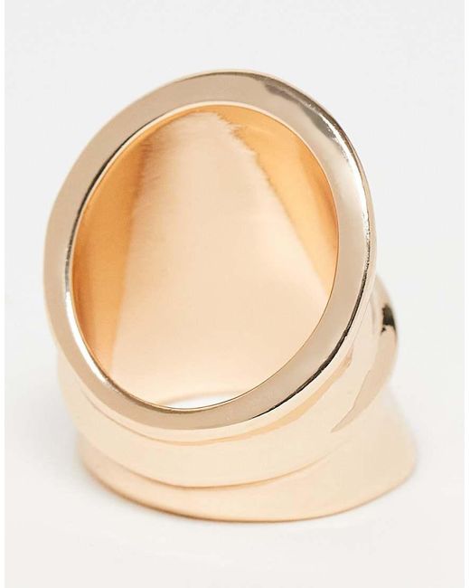 Anello Appariscente Dorato Effetto Martellato di ASOS in Natural