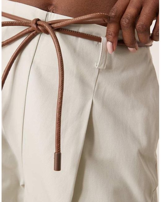Pantalones De Sastre De Corte Barrel Extragrande Con Detalle De Pinzas De -Neutro ASOS de color Natural