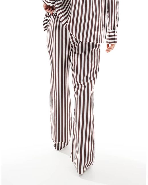 Pantalones Marrones A Rayas De Pernera Ancha Con Cinturilla Estilo Bóxer Y Lazada De Algodón De (Parte De Un Conjunto) 4th & Reckless de color White