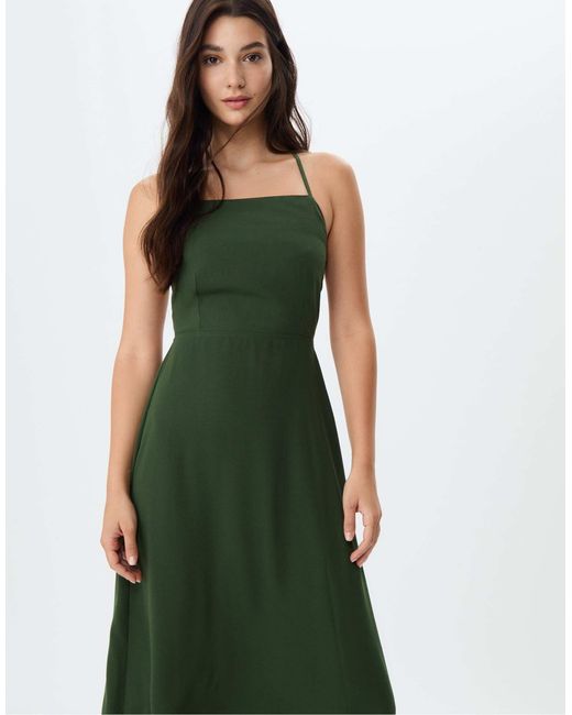 Robe longue ample avec dos nu Stradivarius en coloris Green