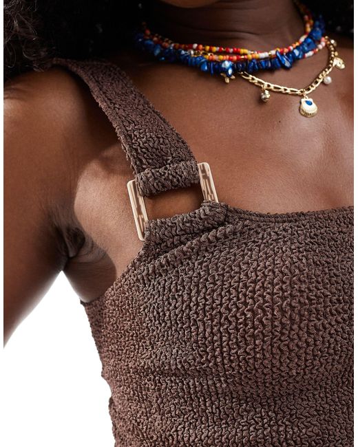ASOS Brown – megan – longline-bikinioberteil mit knitterstruktur und metalldetails