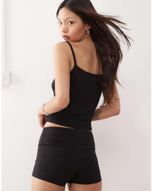 Pantalones Muy Cortos Negros De Punto Liso De Weekday de color Black