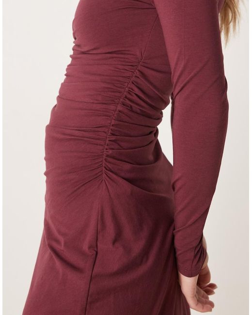 Abercrombie & Fitch Maxi Jurk Met Rimpeleffect, Overslag En Hoge Hals in het Red
