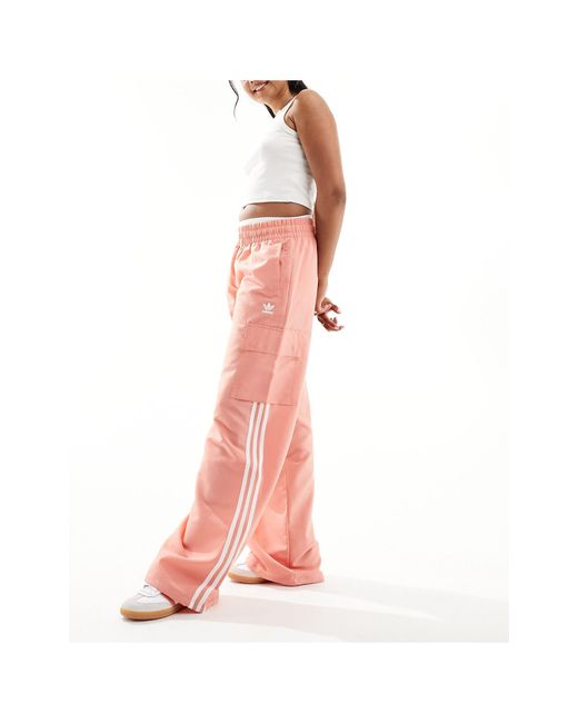 Pantalones cargo color con diseño Adidas Originals de color White