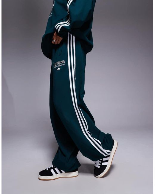 Adidas Originals Joggingbroek Met Grafische Print Aan De Voorkant in het Blue