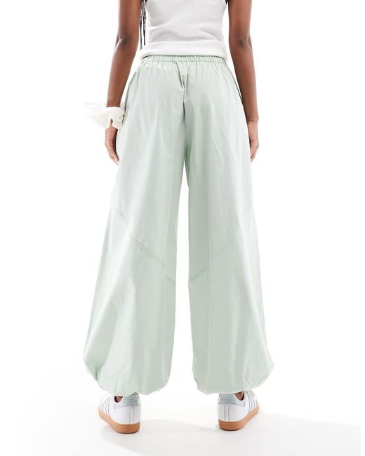 Pantalones Lavado Sin Cierres Con Paneles Utilitario De Popelina De ASOS de color White