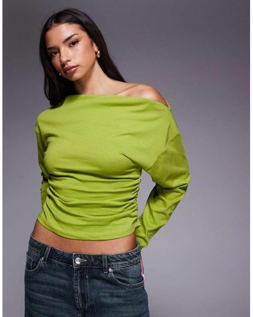 Top Asimmetrico A Maniche Lunghe Oliva Stretto di ASOS in Green