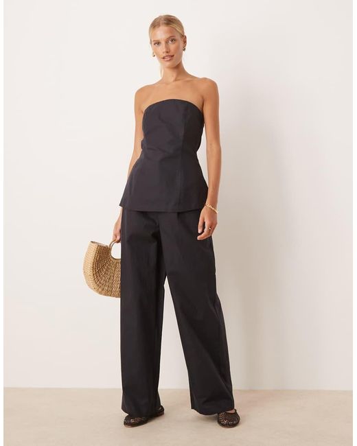 Top Taglio Lungo Senza Spalline di Tala in Black