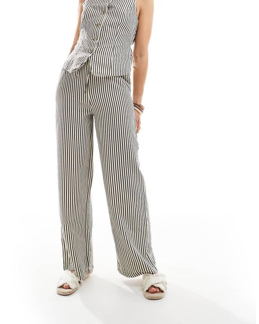 Pantaloni A Fondo Ampio Neri A Righe di New Look in Gray