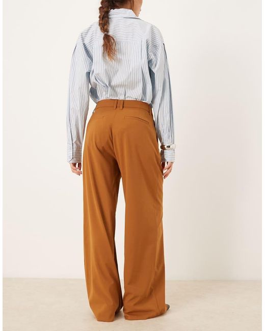 Pantalones De Sastre De Talle Bajo Y Pernera Ancha De ASOS de color White