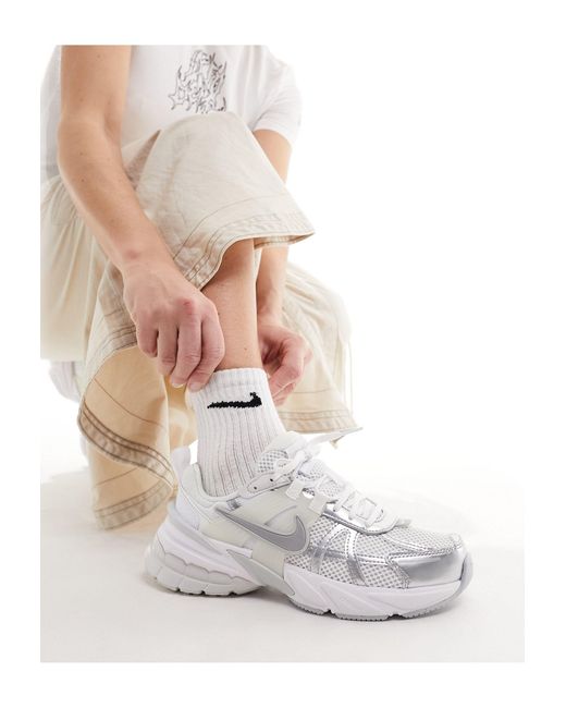 Nike White – v2k run – unisex-sneaker