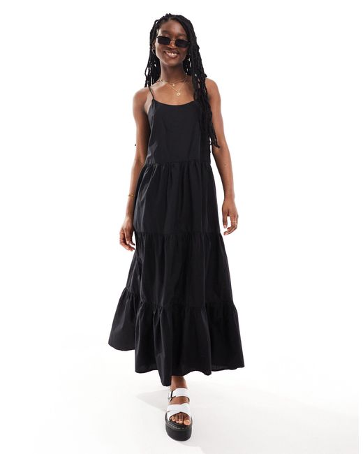 Vestido largo escalonado con espalda escotada con diseño Monki de color Black