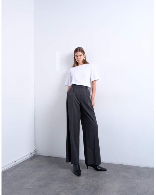 Pantaloni Sartoriali Spazzolati Scuro A Vita Alta Con Pieghe Doppie di TOPSHOP in White