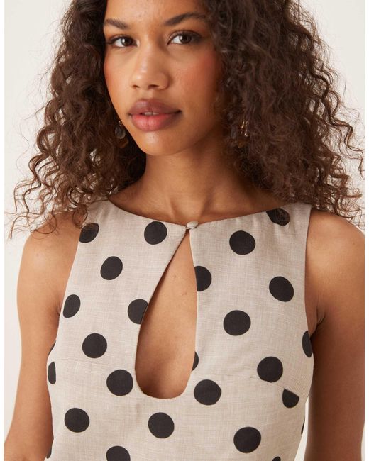 ASOS White – gepunktetes mini-etuikleid mit zierausschnitt