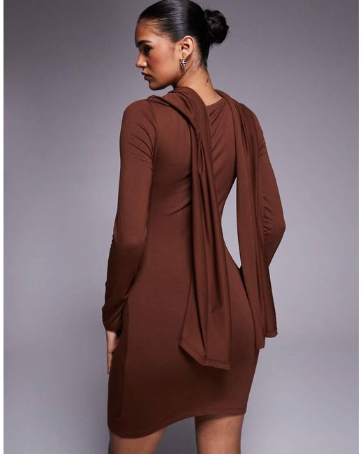 Vestido Corto Marrón Ajustado Con Detalle De Fular De ASOS de color Brown