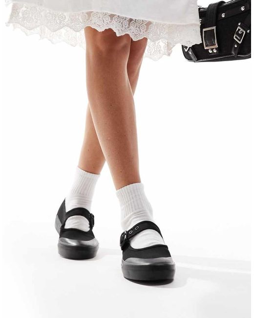 Scarpe Mary Jane Triplo di Vans in Black