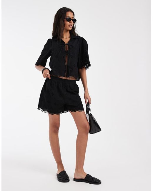 ONLY Black Embroidery Details Shorts