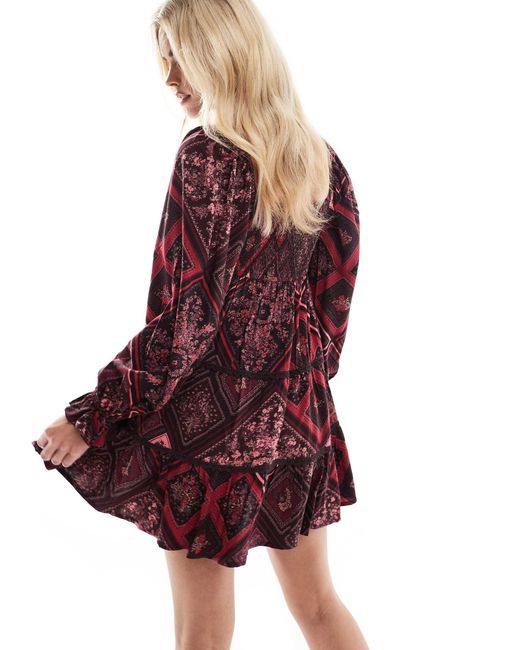 Miss Selfridge Red – gestuftes minikleid mit paisley-blumenmuster