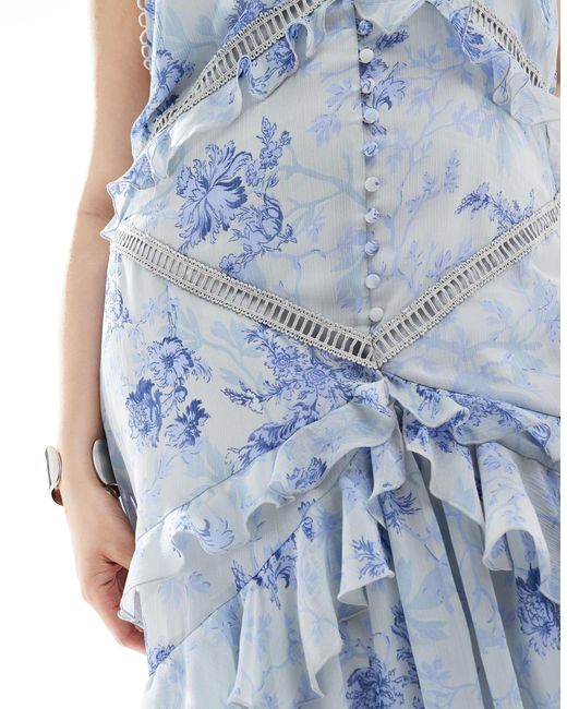 Asos design curve - robe longue volantée dos nu avec empiècements en dentelle et bordures festonnées - imprimé fleurs vintage ASOS en coloris Blue