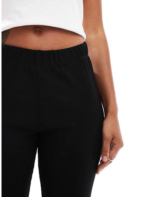 Pantaloni A Zampa Neri A Coste A Vita Alta di ONLY in Black