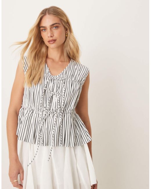 Top rayé sans manches en popeline avec liens noués devant - noir et blanc Y.A.S en coloris Multicolor