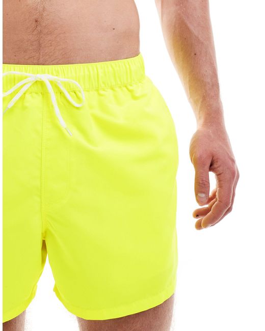 Pantaloncini da bagno fluo taglio corto di ASOS in Yellow da Uomo