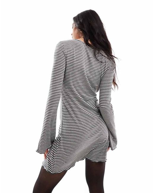 Vestito Con Corpino Aderente E Gonna Svasata Morbido Spazzolato A Righe di Miss Selfridge in Gray