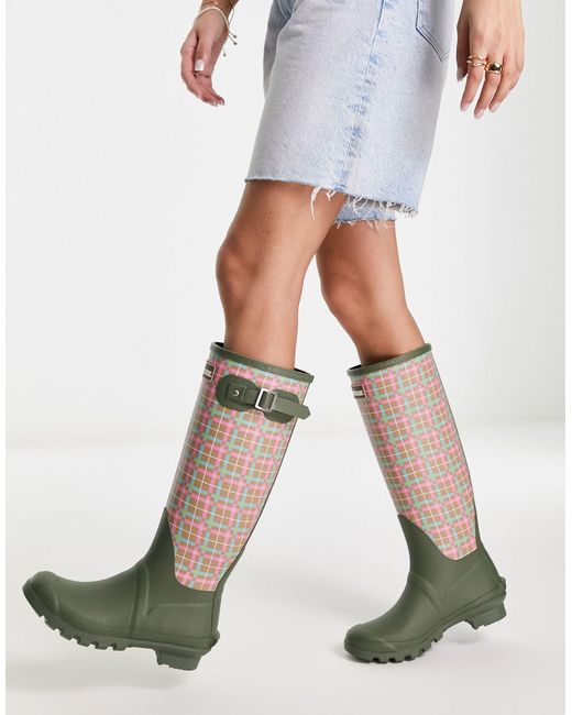 X asos - exclusivité - bede - bottes hautes en caoutchouc à motif écossais - vert Barbour en coloris White