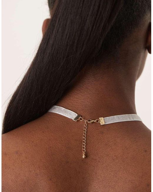 Collana Con Nastro E Ciondolo A Forma Di Sole di ASOS in Brown