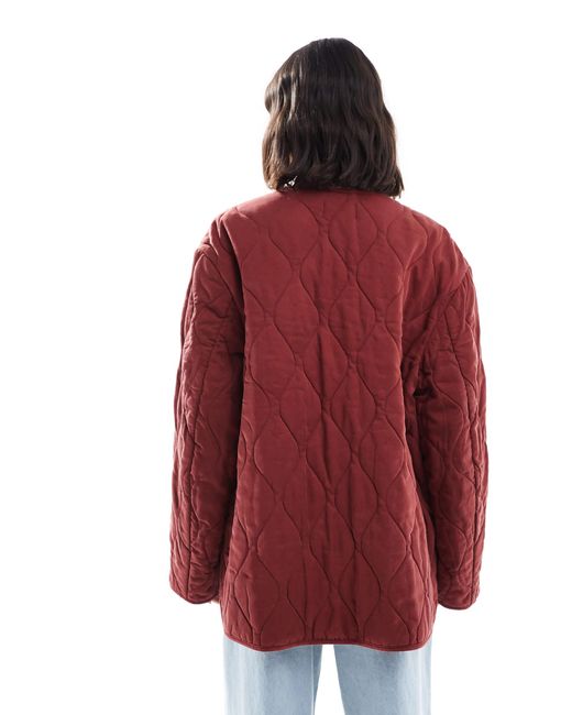 Veste matelassée sans col à ourlet arrondi fendu - rouge foncé-pas ASOS en coloris Red