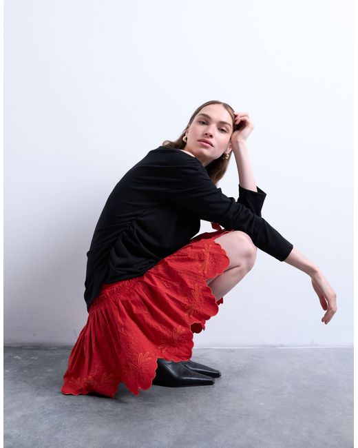Mini-jupe à motifs ajourés et bords festonnés TOPSHOP en coloris Red