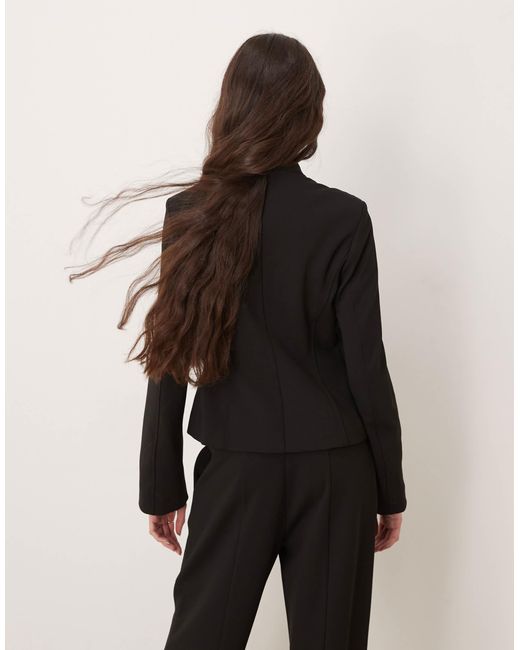 Blazer habillé sculpté d'ensemble Y.A.S en coloris Black