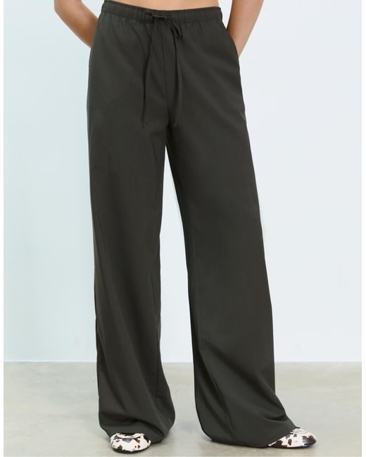 Pantalon long habillé et fluide Stradivarius en coloris Black