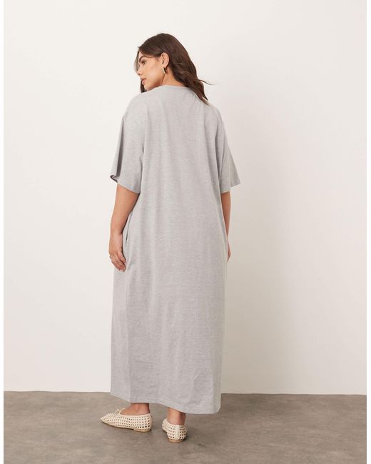 Curve - robe t-shirt mi-longue en tissu épais ARRANGE en coloris Natural