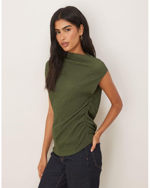 T-shirt asymétrique en tissu texturé avec fronces sur les côtés - kaki ASOS en coloris Green