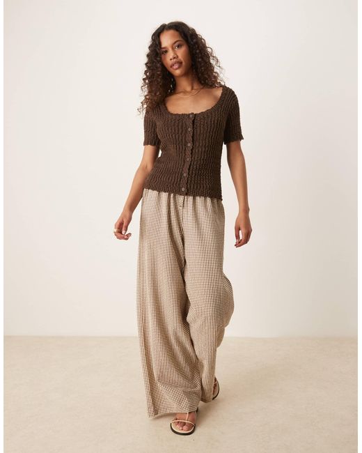 Gilet boutonné en maille texturée à encolure dégagée - chocolat ASOS en coloris Brown
