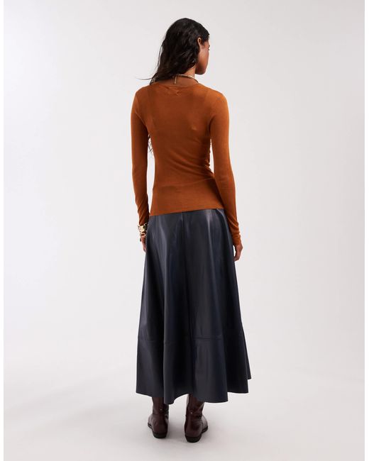 Top en maille douce au toucher froncée sur les côtés - rouille ASOS en coloris Blue