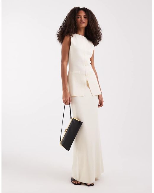 Pretty Lavish Alba in het White