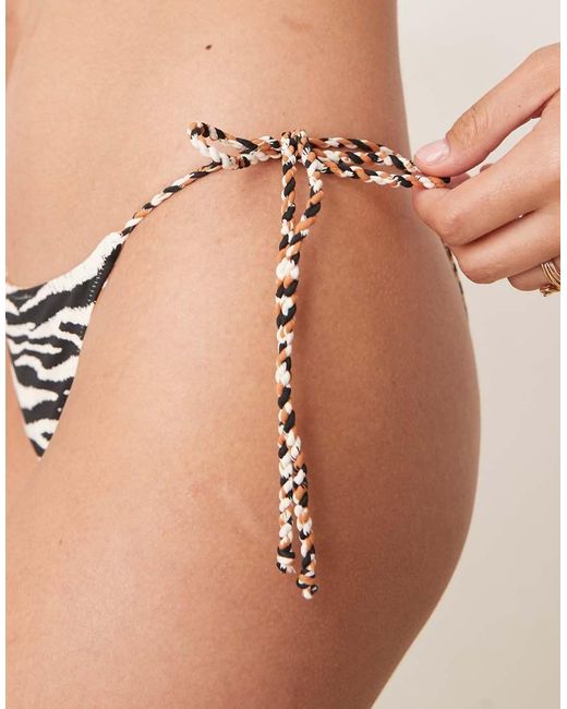 Slip Bikini Double-Face Bianco E Nero Zebrato Con Laccetti Laterali di Stradivarius in Brown